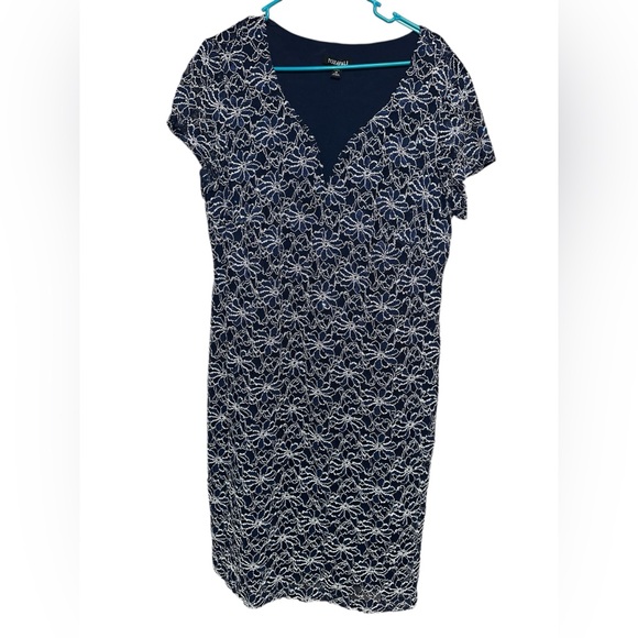 Roz & Ali Dresses & Skirts - Roz & Ali Floral Embroidered Navy and White Midi Dress size 14